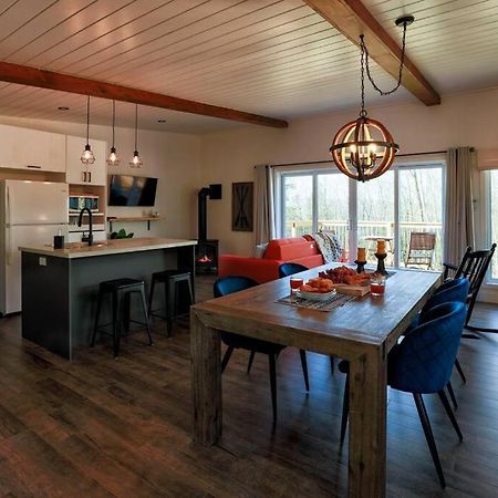 Chalet Woodpecker Lodge - Chaleureux Avec Foyer. Orford 외부 사진