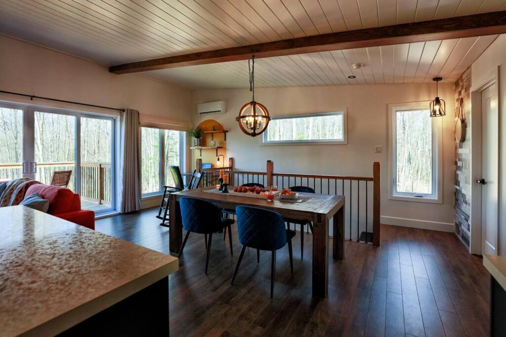 Chalet Woodpecker Lodge - Chaleureux Avec Foyer. Orford 외부 사진
