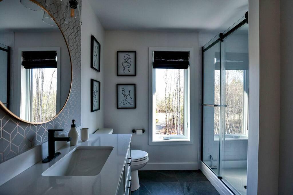 Chalet Woodpecker Lodge - Chaleureux Avec Foyer. Orford 외부 사진